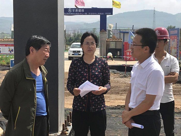 市政協(xié)副主席禹文長一行調(diào)研平?jīng)鲞^境車輛綜合服務(wù)中心一期(平?jīng)鍪兄行某潆娬荆╉?xiàng)目建設(shè)工作(圖2) 市政協(xié)副主席禹文長一行調(diào)研平?jīng)鲞^境車輛綜合服務(wù)中心一期(平?jīng)鍪兄行某潆娬荆╉?xiàng)目建設(shè)工作(圖2)