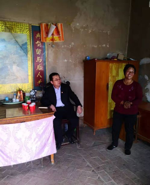 平?jīng)鲢垂鹃_展“踐行初心使命，助推脫貧攻堅”主題黨日活動(圖2)