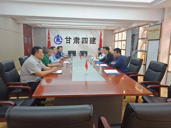 平?jīng)鍪懈笔虚L(zhǎng)葉劍芳、平?jīng)鲢垂径麻L(zhǎng)趙賢君一行赴蘭洽談融資擔(dān)保合作事宜(圖3)