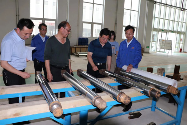 市委統(tǒng)戰(zhàn)部調(diào)研豐收公司生產(chǎn)經(jīng)營(yíng)及復(fù)工復(fù)產(chǎn)工作(圖2) 市委統(tǒng)戰(zhàn)部調(diào)研豐收公司生產(chǎn)經(jīng)營(yíng)及復(fù)工復(fù)產(chǎn)工作(圖2)