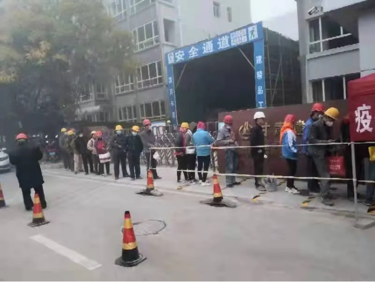 泓源公司迅速行動(dòng)開展全員核酸檢測(cè)(圖2) 泓源公司迅速行動(dòng)開展全員核酸檢測(cè)(圖2)