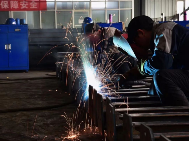 市產(chǎn)投集團(tuán)裝備制造企業(yè)上半年產(chǎn)銷兩旺(圖5) 市產(chǎn)投集團(tuán)裝備制造企業(yè)上半年產(chǎn)銷兩旺(圖5)