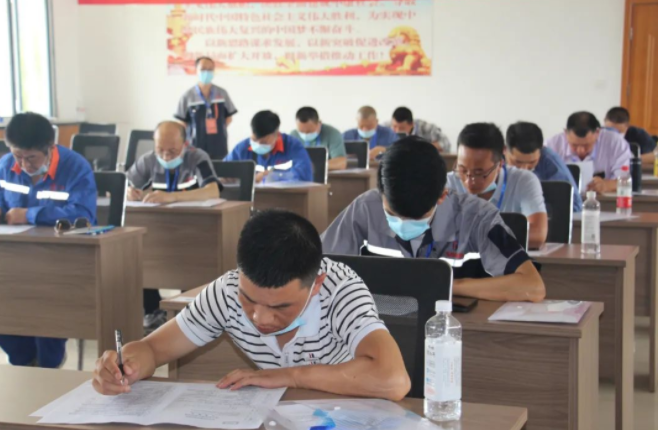 市產(chǎn)投集團泓盛達公司在“焊工”技能大賽中取得好成績(圖2) 市產(chǎn)投集團泓盛達公司在“焊工”技能大賽中取得好成績(圖2)